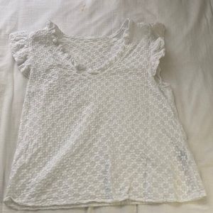 White shirt sleeve shirt